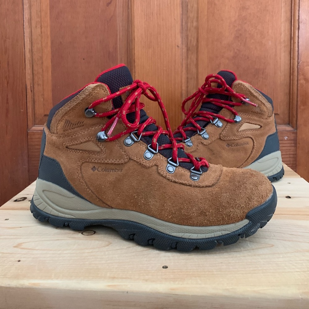 Columbia Newton Ridge waterproof woman’s hiking boots